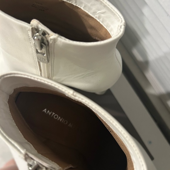 White Leather Antonio Milani Ankle Booties. Size 7. - Picture 4 of 6